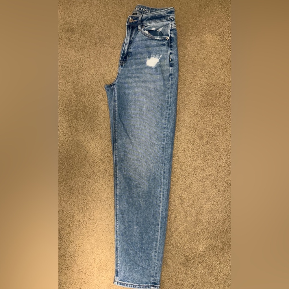American Eagle high waisted medium wash jeans, size 2L.